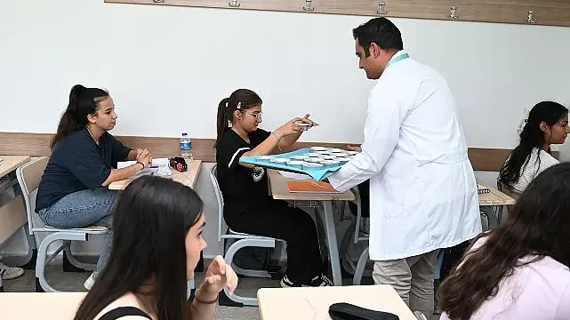 Başkan Topaloğlu’ndan gençlere aşure ikramı