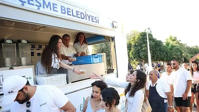 Çeşme Belediyesi’nden Muharrem Ayında aşure ikramı