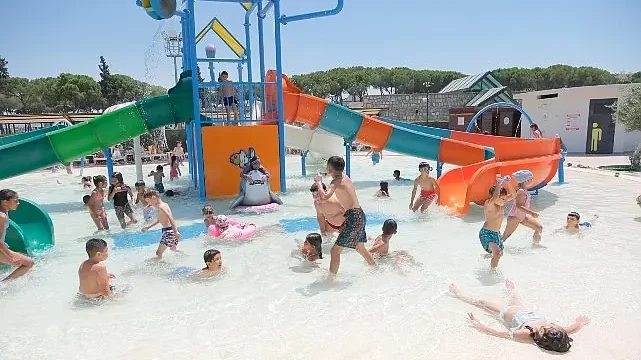 Çocuklar Aquaparkta Serinliğe Doydu, Aileler Başkan Çerçioğlu’na Teşekkür Etti