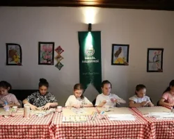 Çocuklar Sanat Atölyelerinde Hem Eğleniyor Hem Öğreniyor
