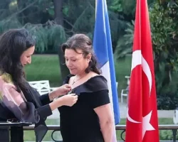 Doç. Dr. Leman Figen Yılmaz’a Fransa’dan Sanat ve Edebiyat Şövalyesi Nişanı
