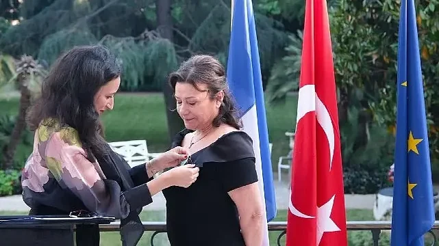 Doç. Dr. Leman Figen Yılmaz’a Fransa’dan Sanat ve Edebiyat Şövalyesi Nişanı