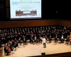 EÜ Klasik Türk Müziği Korosu’ndan İzmir Festivali’nde Unutulmaz Performans