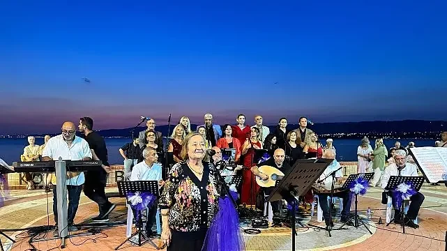 Gölcük Belediyesi TSM Korosu Kulakların Pasını Sildi