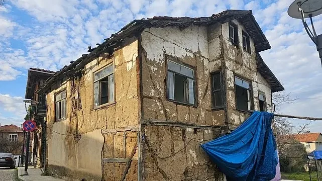Gölcük’te Korunması Gereken Kültür Varlığı Binanın Restorasyonu Devam Ediyor