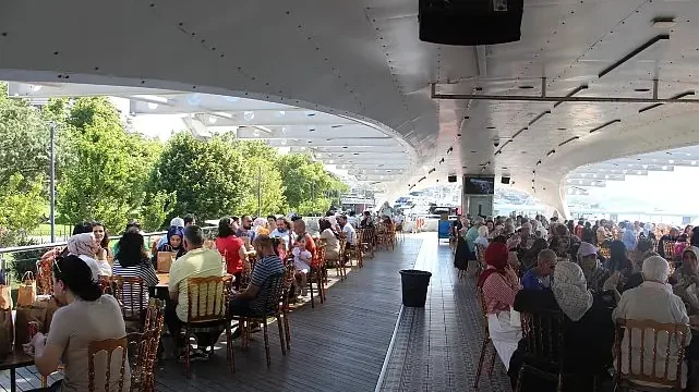 İBB Darülaceze Sakinlerinden Boğaz’da Tarihi Yolculuk