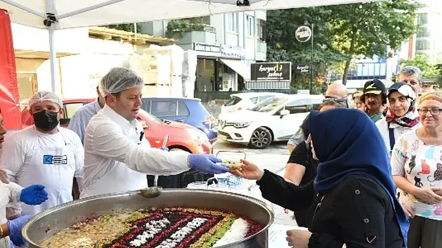 Kadıköy’de 21 mahallede aşure ikramı