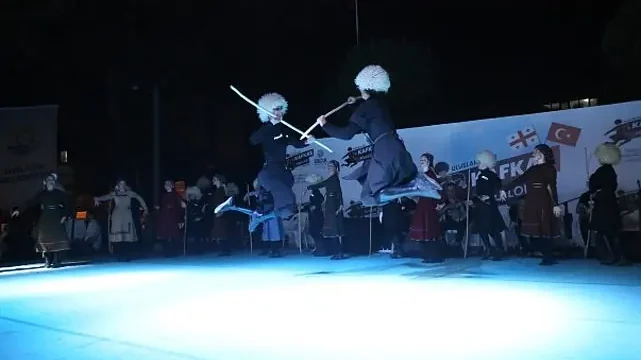 Kafkas Halk Oyunları Gölcük’te Resital Sunacak