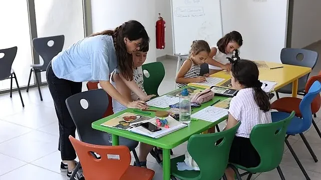 Karabağlar’da Yaz Tatili Bilim, Sanat ve Eğlenceyle Dolu Dolu Geçiyor
