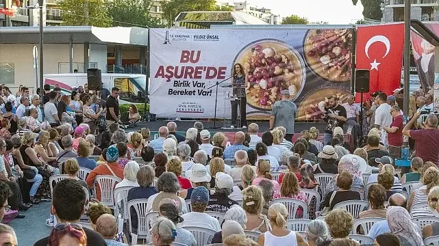 Karşıyaka’da anlamlı buluşma: Aşure kazanı dostluk ve barış için karıldı