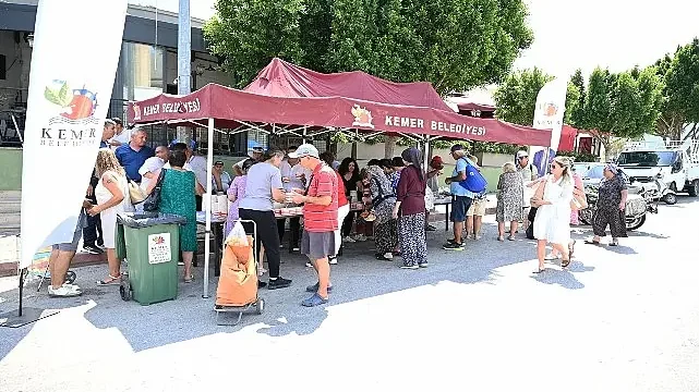 Kemer Belediyesi’nden aşure ikramı