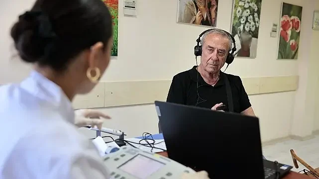 Konak Belediyesi’nden ileri yaşa işitme sağlığı hizmeti