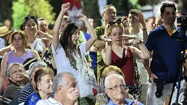 Konak’ta yazın coşkusu müzikle buluştu