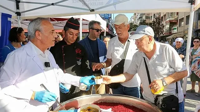 Küçükçekmece Belediyesi’nden Binlerce Kişiye Aşure İkramı