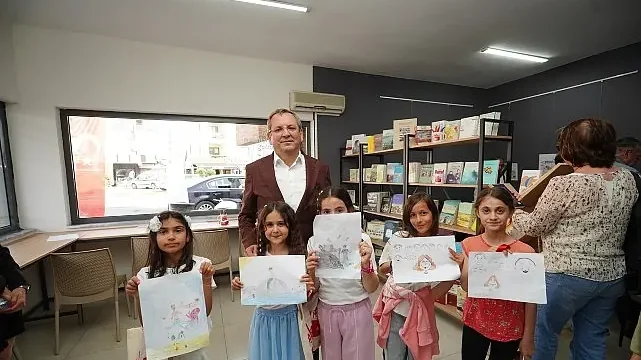 Minik Karikatüristler İş Başında! Ayvalık Belediyesi’nden Çocuklara Renkli Bir Yaz Atölyesi