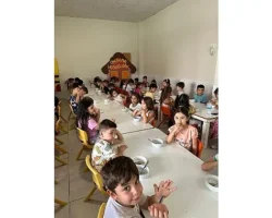 Minik öğrencilere aşure ikramı