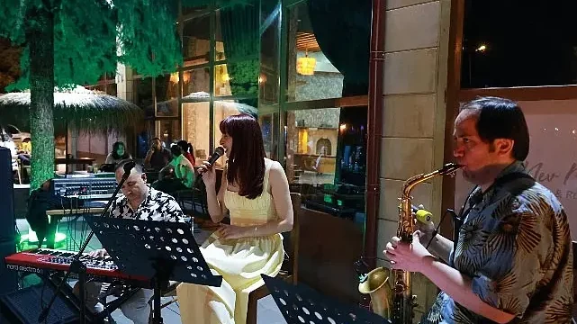 NevMekan Cafe’de Caz Rüzgarı Esti