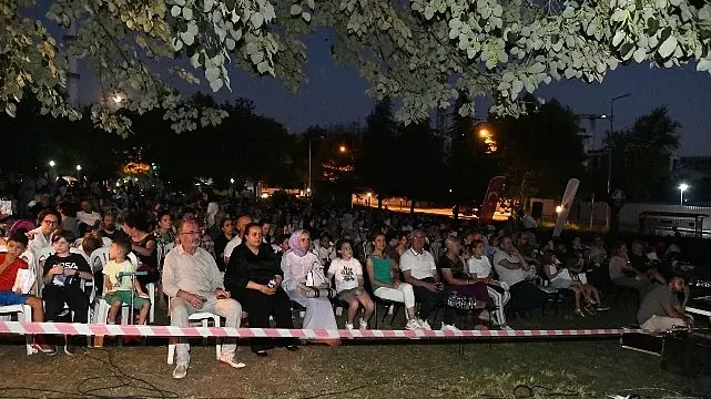 Osmangazi’de çocuklar açık hava sinemasında buluştu