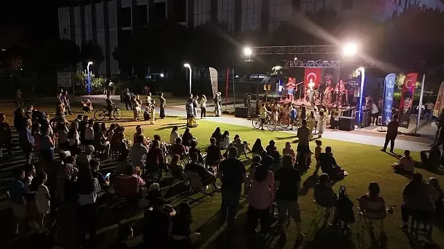 Sanatın Kalbi Mimar Sinan Parkı’nda Attı: Vatandaşlardan Başkan Çerçioğlu’na Teşekkür