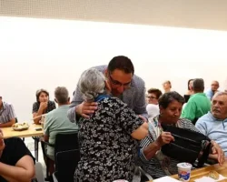Yiğit, Cemevine konuk oldu, hayır lokmasını paylaştı