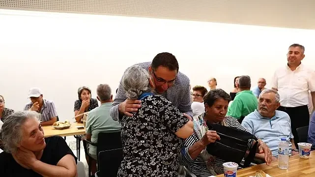 Yiğit, Cemevine konuk oldu, hayır lokmasını paylaştı