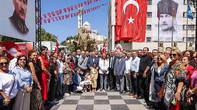 30 Ağustos Zafer Bayramı Kutlamaları Çelenk Sunumu ile Başladı