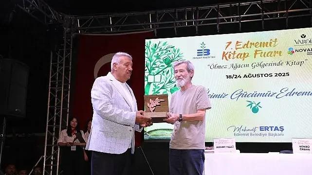 7. Edremit Kitap Fuarı’nda 5. Gün: Şiirden panele, türkülerden müziğe