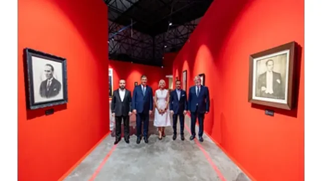Atatürk ve Refik Anadol sergileri İzmirliler ile buluşuyor
