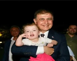 Başkan Tugay, Alaybey Mahalle Şenliği’ne katıldı
