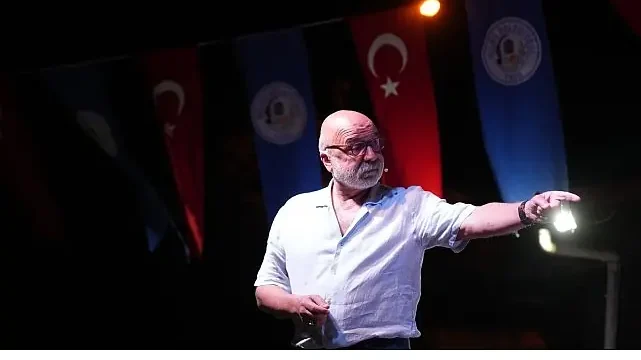 Boğaziçi’nde Şiir ve Müzik Eşliğinde Sanat Dolu Bir Akşam Yaşandı