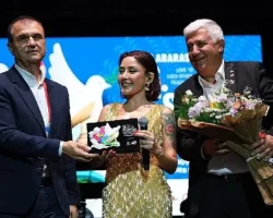 Büyükçekmece’deki Melek Mosso Konserinde İzdiham Yaşandı