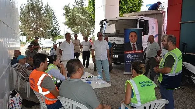 Büyükşehir Alanyalı çiftçilere 10 ton kaolin kili dağıttı