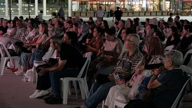 Büyükşehir’den zafer kutlamalarına yakışan film