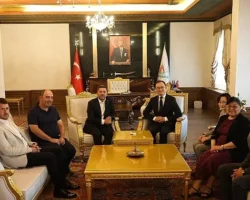 Çin Halk Cumhuriyeti Büyükelçisi Xuebin, Belediye Başkanı Arı’yı Ziyaret Etti