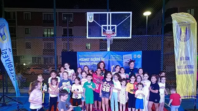 Çocuklar akran nezaketini oyunlarla öğrendi