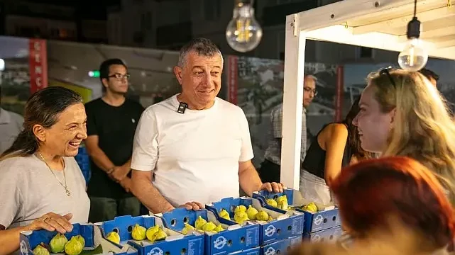 Dalında Kuruyan Bardacığı Belediye Aldı Halka Ücretsiz Dağıttı
