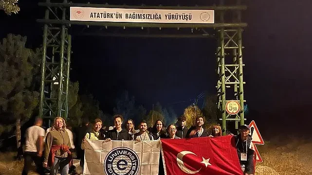 Ege Üniversitesi öğrencileri ‘Kocatepe Zafer Yürüyüşü’ne katıldı