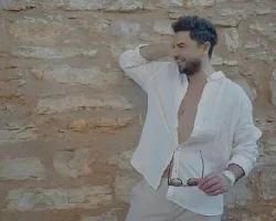 Gökhan Akar ‘Alaçatı Kafası’nı kliplendirdi