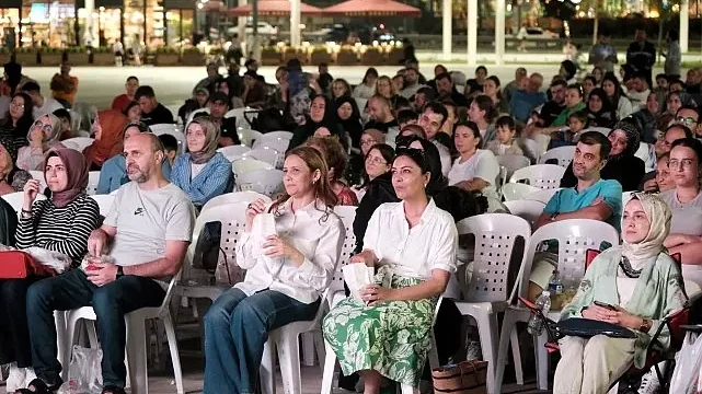“Gülen Gözler” Milli İrade Meydanı’nda keyif verdi
