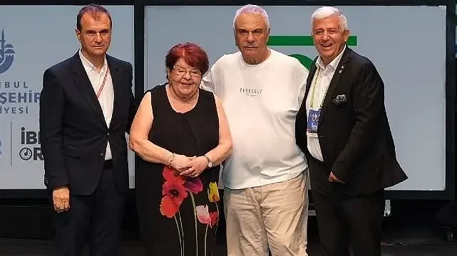 Halil Ergün ve Defne Yalnız’a ‘Yaşam Boyu Başarı Ödülü’ verildi