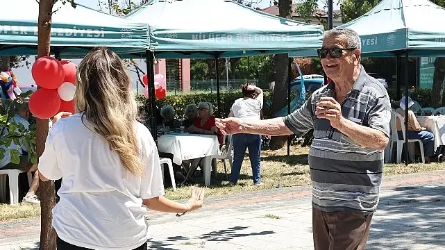 Huzurevi sakinlerinin piknik keyfi