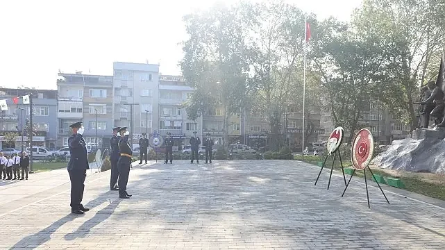 İnegöl’de Zafer Bayramı Coşkusu Resmi Törenlerle Başladı