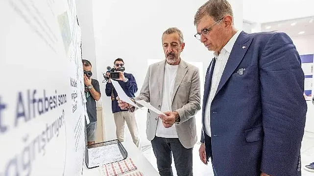 İzmir’in geleceğini anlatan sergi ‘İz’in Peşinde Şehrin İçinde’ açıldı