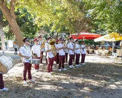 Karşıyaka Belediye Bandosu’ndan sokak konserleri