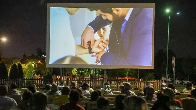 Kartepe’de Açık Hava Sinema Geceleri Yoğun İlgi Görüyor