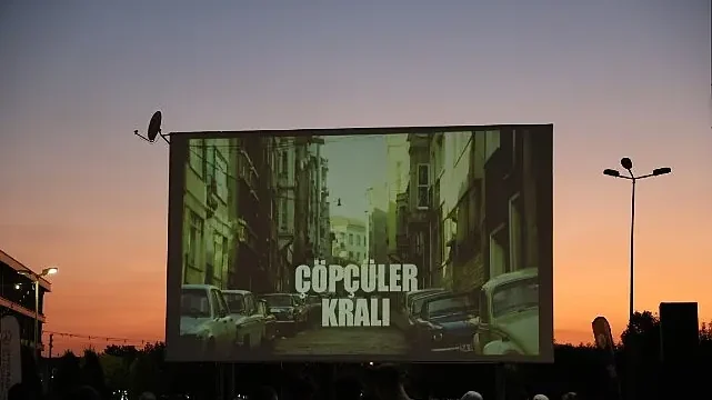 Kartepe’de Yaz Akşamları Açık Hava Sinemasıyla Renkleniyor