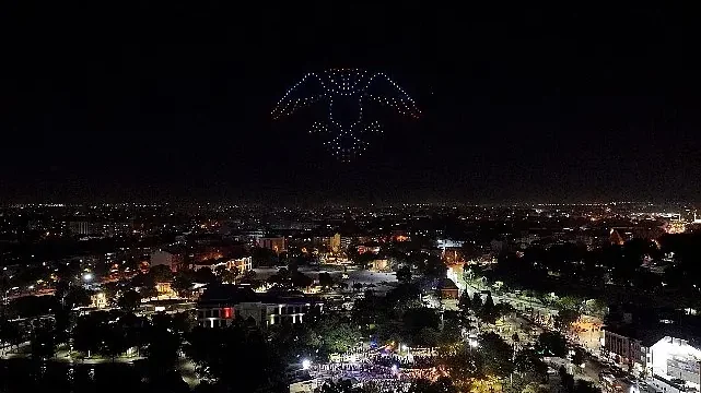 Konya Büyükşehir 30 Ağustos Zafer Bayramı’na Özel 250 Dron ile Işık Gösterisi Gerçekleştirdi