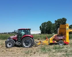 Kuru Fasulye Hasat Makinesi İnegöl Tarlalarında Mesaiye Başladı
