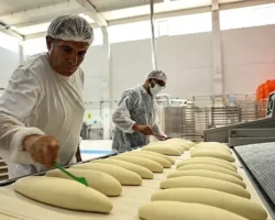 Lezzetli ve kaliteli ekmek uygun fiyatla halkla buluşuyor