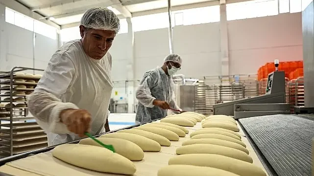 Lezzetli ve kaliteli ekmek uygun fiyatla halkla buluşuyor